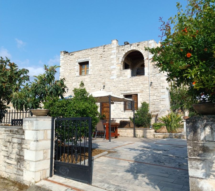 STONE VILLA IN MOIRES, HERAKLIO