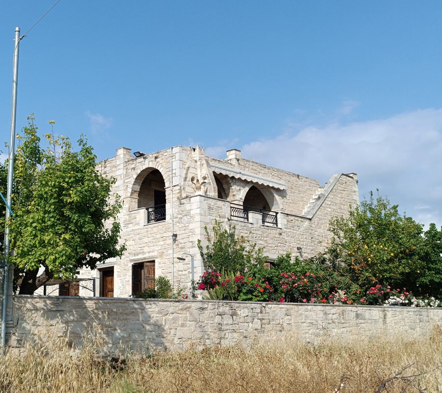 STONE VILLA IN MOIRES, HERAKLIO